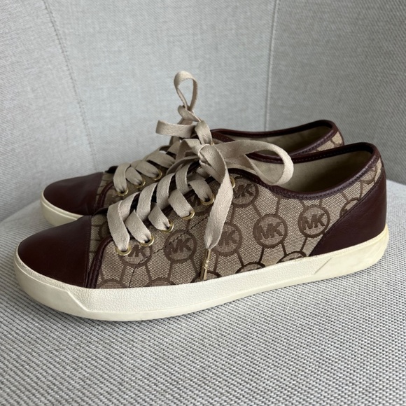 Michael Kors Monogram Sneaker, Size 8.5 - Picture 3 of 6